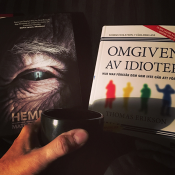 Mats Strandbergs bok Hemmet och Thomas Eriksons bok Omgiven av idioter