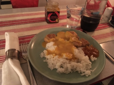 Chicken nuggets med ris och currysås