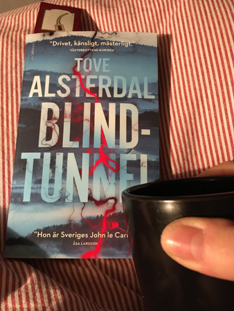 Blindtunnel och kaffe på sängen