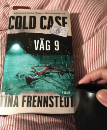 Boken Cold case Väg 9 och kaffe på sängen