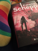 Nio liv av Emelie Schepp