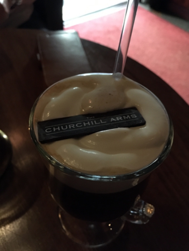Irish coffee på Churchill Arms