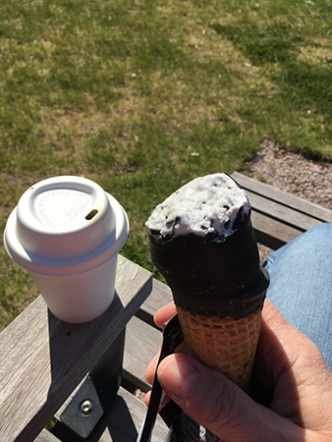 Kaffe och glass på utomhusmöte