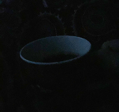 Kaffemugg i mörkret