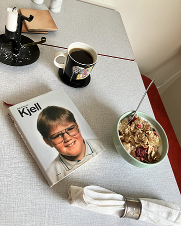 Frukost med boken Kjell